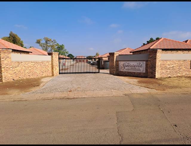 3 BEDROOM TOWNHOUSE FOR SALE IN RIVERSDALE